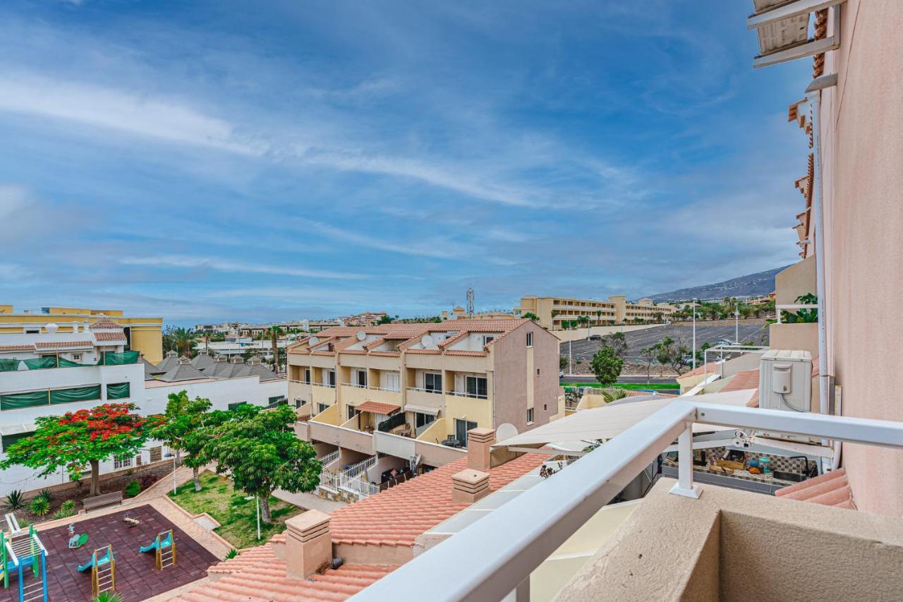 Yellow 3 Bedroom Large Apartment For 10 Guests Costa Adeje  Luaran gambar